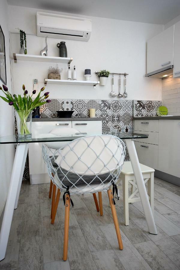 Charming Seaside Apartment Primošten Εξωτερικό φωτογραφία