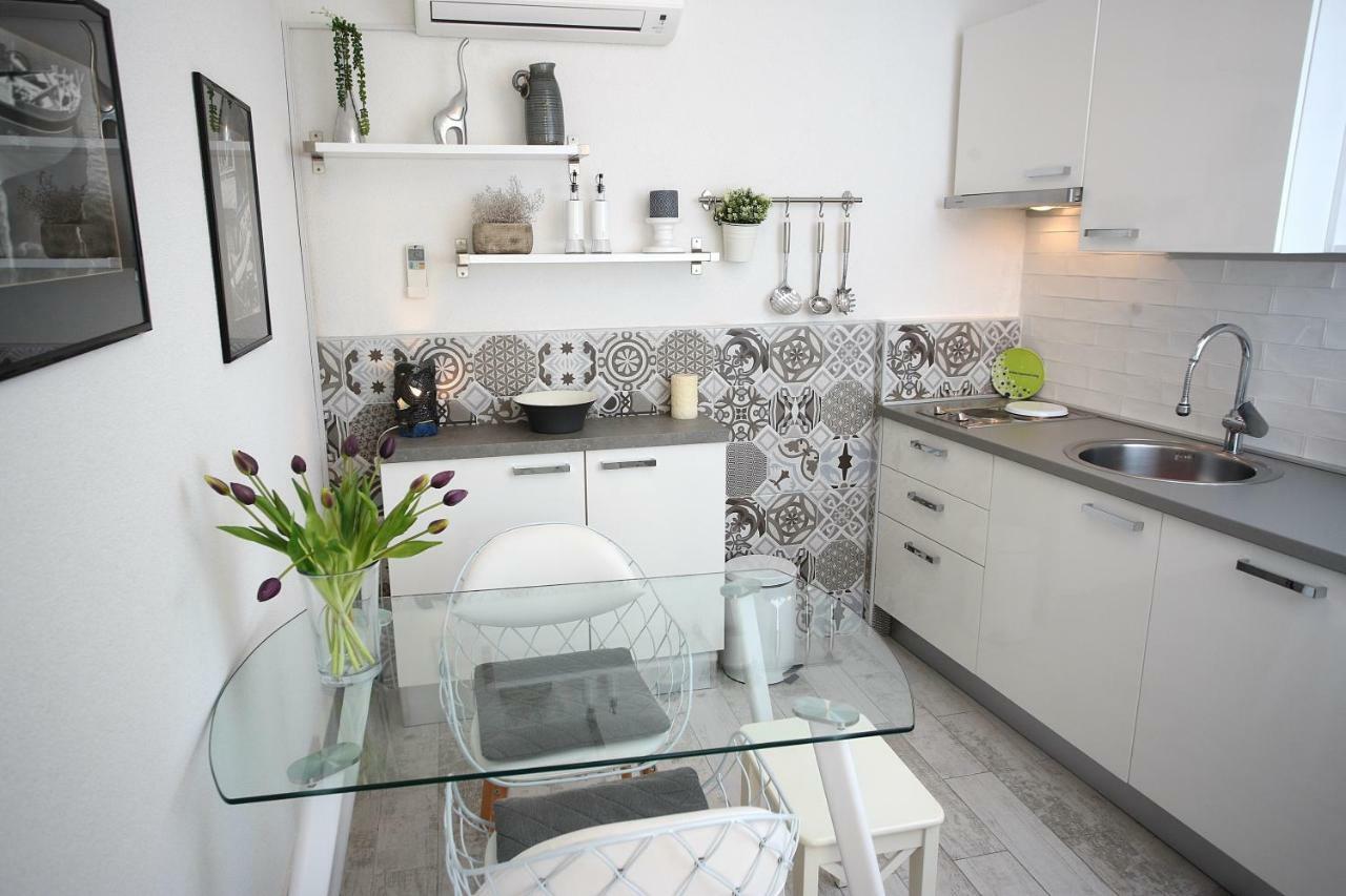 Charming Seaside Apartment Primošten Εξωτερικό φωτογραφία